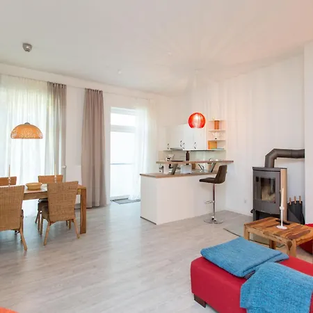 Gutshaus 3 *